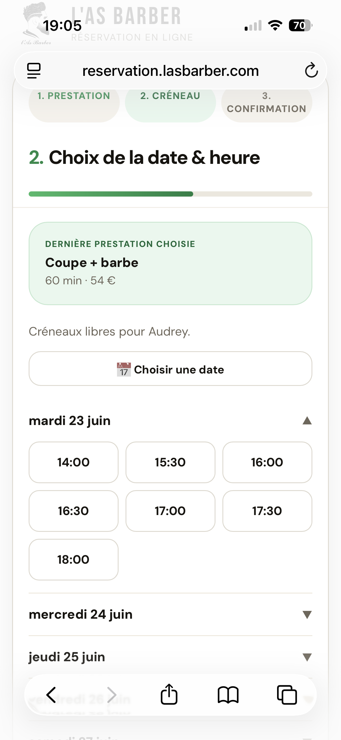 Capture mobile de la plateforme de réservation L'AS Barber avec les créneaux disponibles.